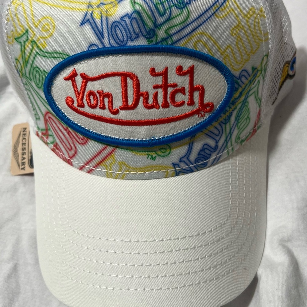 Von Dutch White trucker hat with Graffiti Graphics NWT Patch Logo Colorful